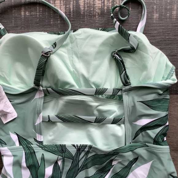Cupshe bathing suit, Size medium, greens - Picture 3 of 5